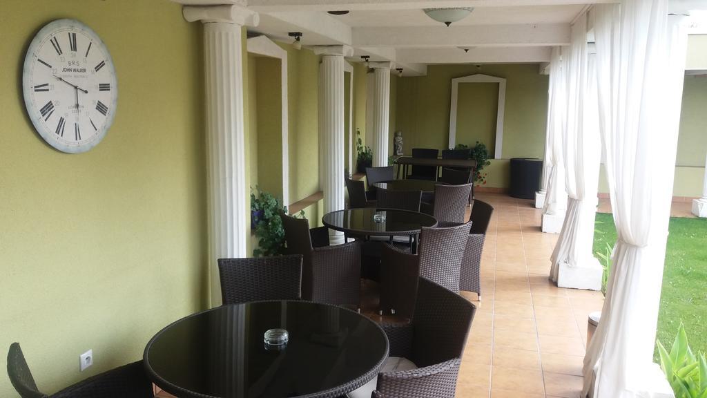 Hotel Dastan Levice Exteriér fotografie