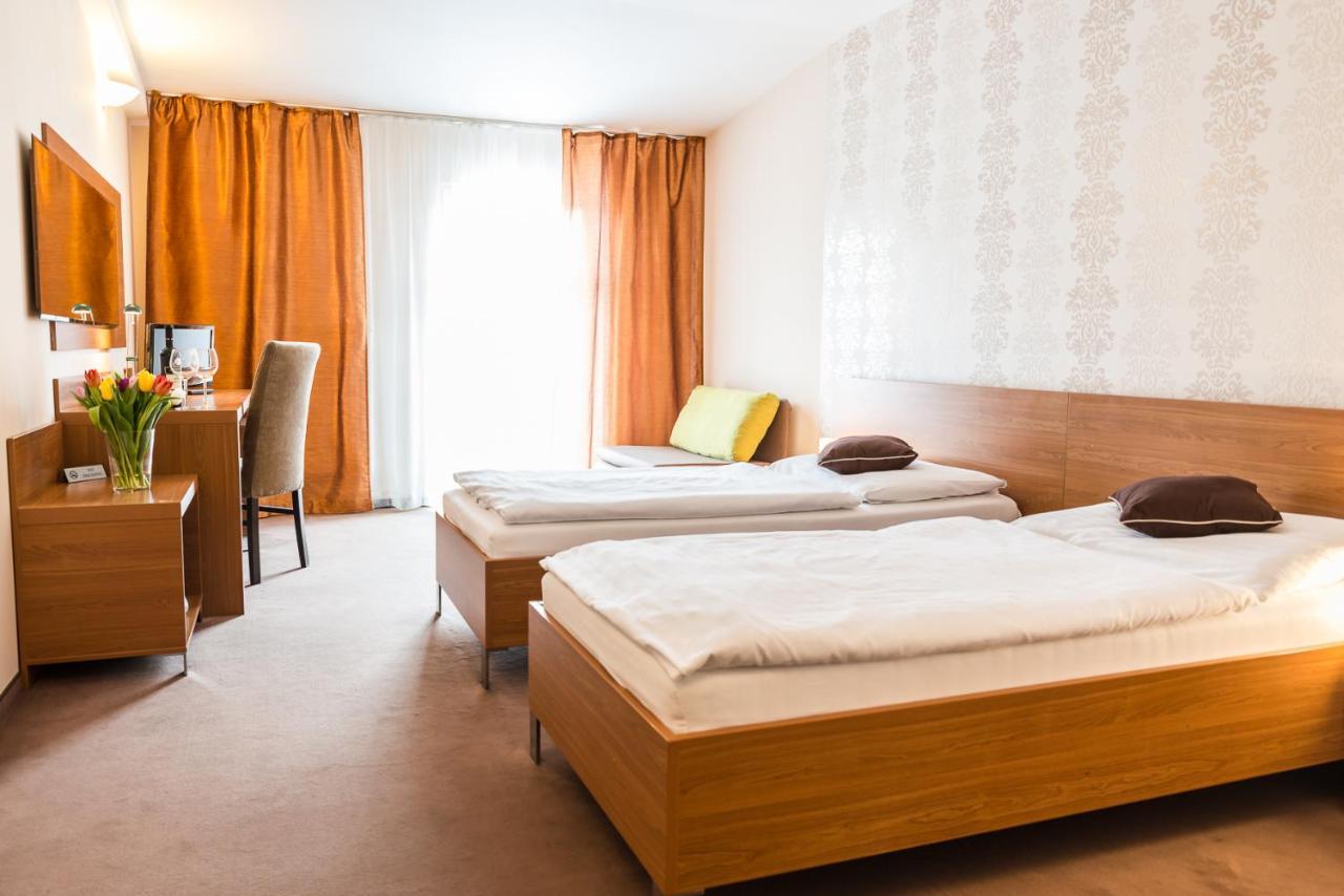 Hotel Dastan Levice Exteriér fotografie