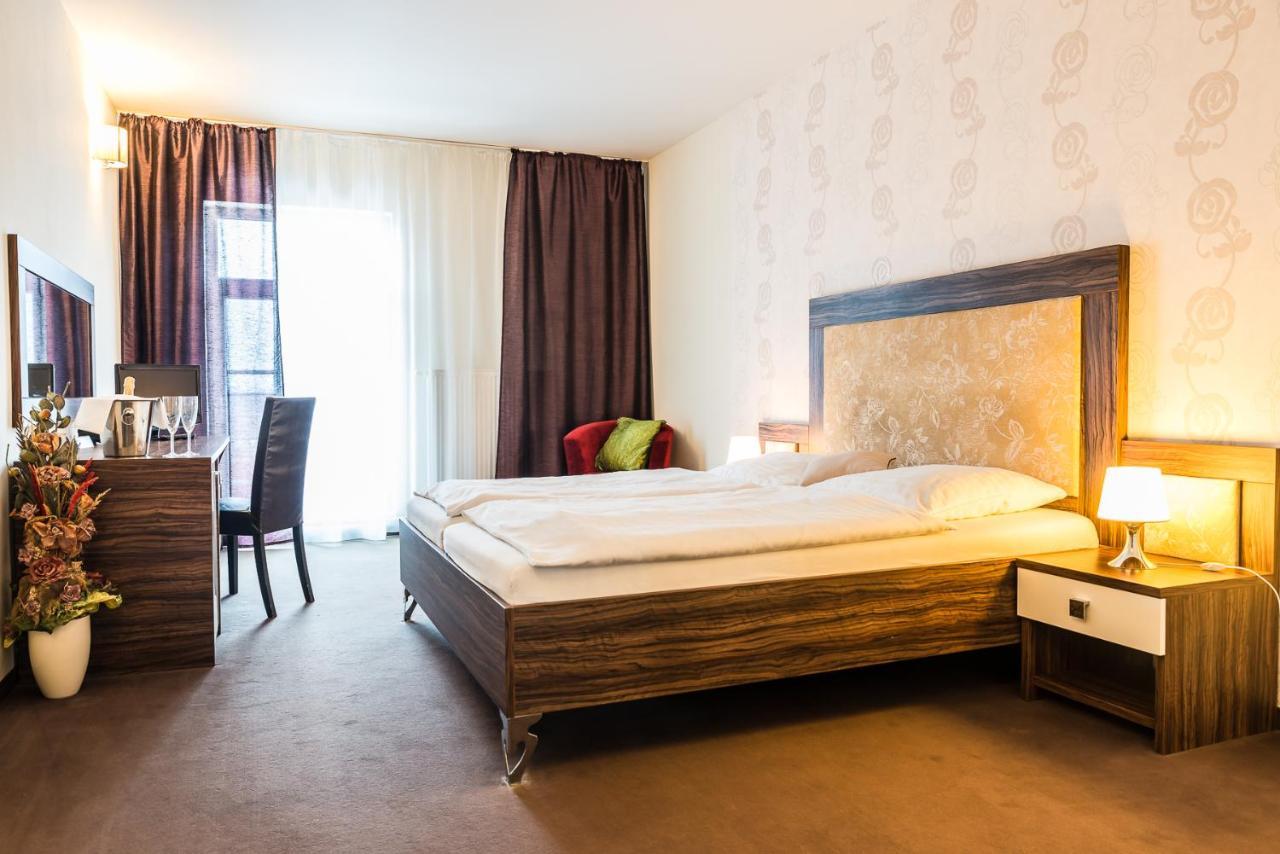 Hotel Dastan Levice Exteriér fotografie