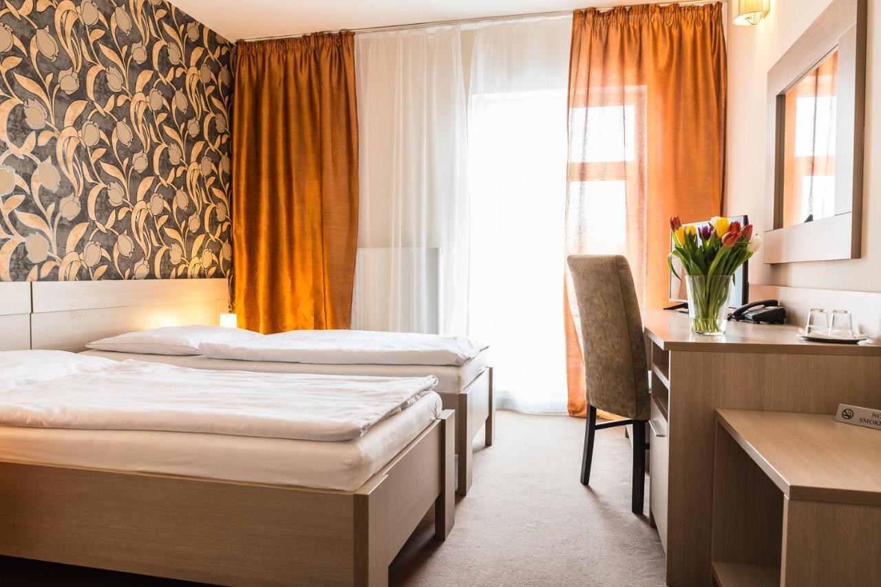 Hotel Dastan Levice Exteriér fotografie