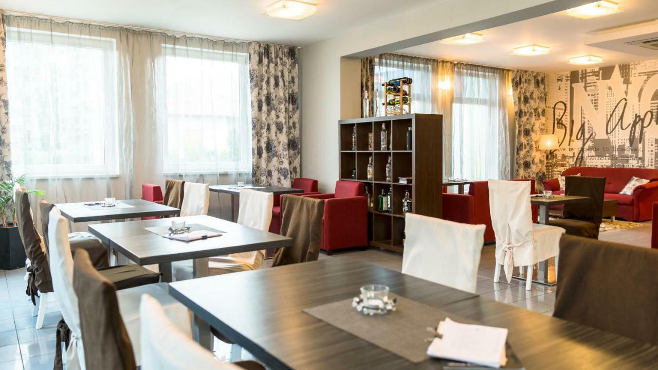 Hotel Dastan Levice Exteriér fotografie